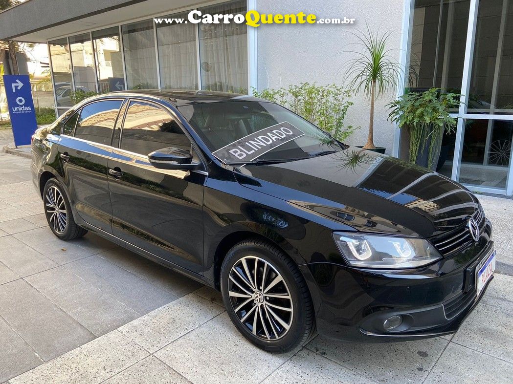 VOLKSWAGEN JETTA 2.0 TSI HIGHLINE 211CV - Loja