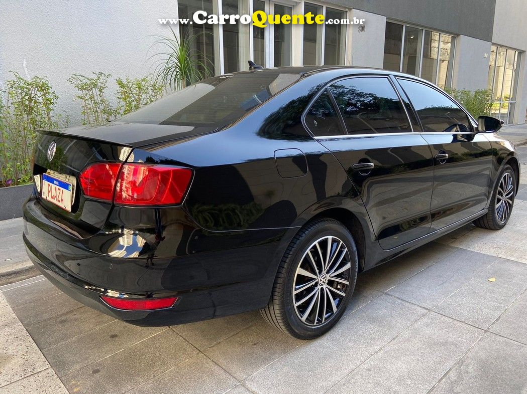 VOLKSWAGEN JETTA 2.0 TSI HIGHLINE 211CV - Loja