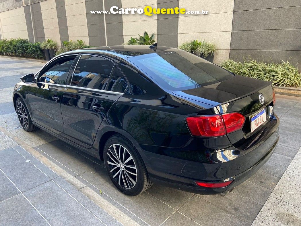 VOLKSWAGEN JETTA 2.0 TSI HIGHLINE 211CV - Loja