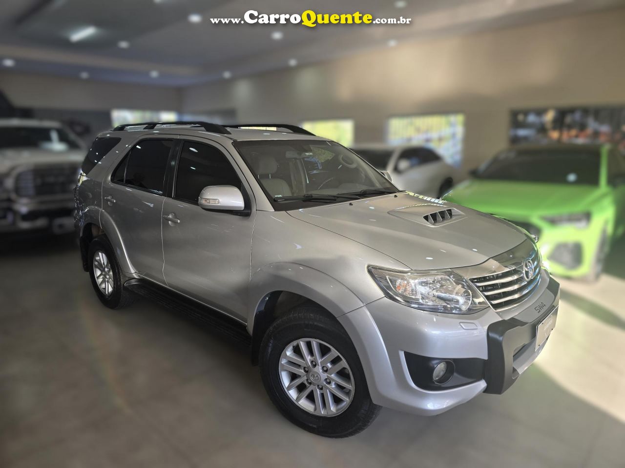 TOYOTA   HILUX SW4 SR D4-D 4X4 3.0 TDI DIES. AUT   PRATA 2013 3.0 DIESEL - Loja