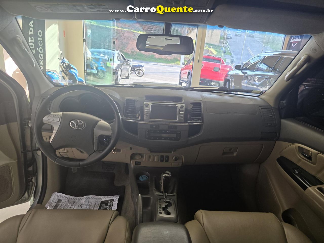 TOYOTA   HILUX SW4 SR D4-D 4X4 3.0 TDI DIES. AUT   PRATA 2013 3.0 DIESEL - Loja