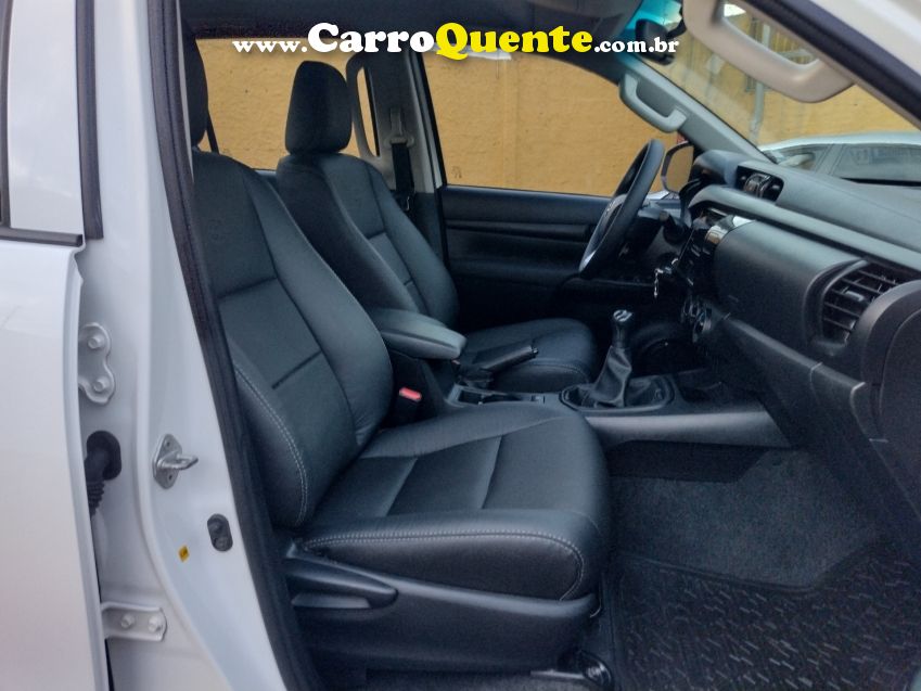 Toyota HILUX 2.8 POWER PACK 4X4 CD 16V DIESEL 4P MANUAL - Loja