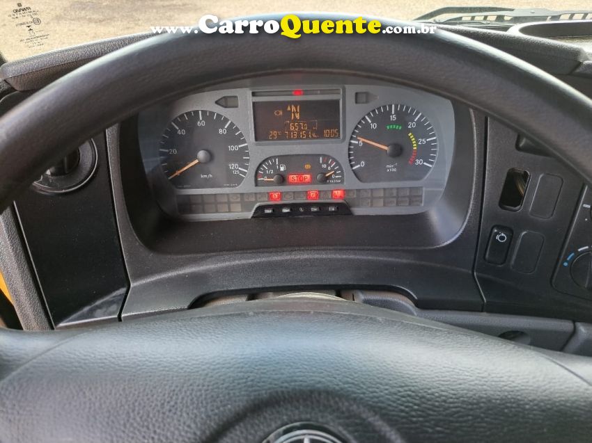 Mercedes-Benz Atego Atego 2425 3-Eixos 2p - Loja