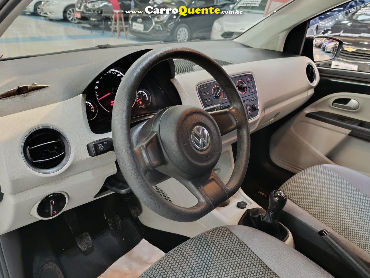 VOLKSWAGEN UP 1.0 TSI MOVE UP 12V - Loja