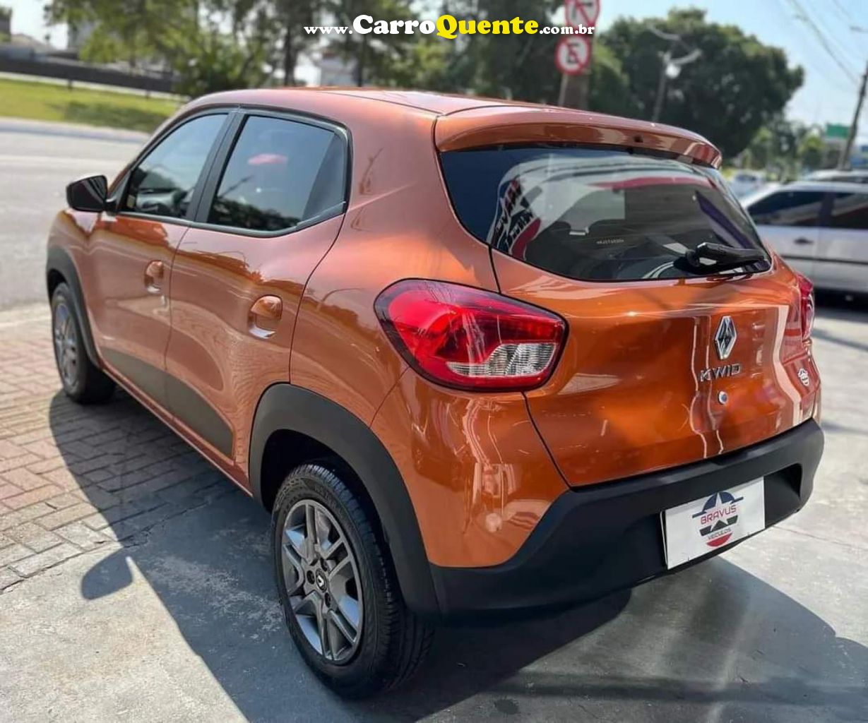 RENAULT   KWID INTENSE 1.0 FLEX 12V 5P MEC.   LARANJA 2022 1.0 FLEX - Loja