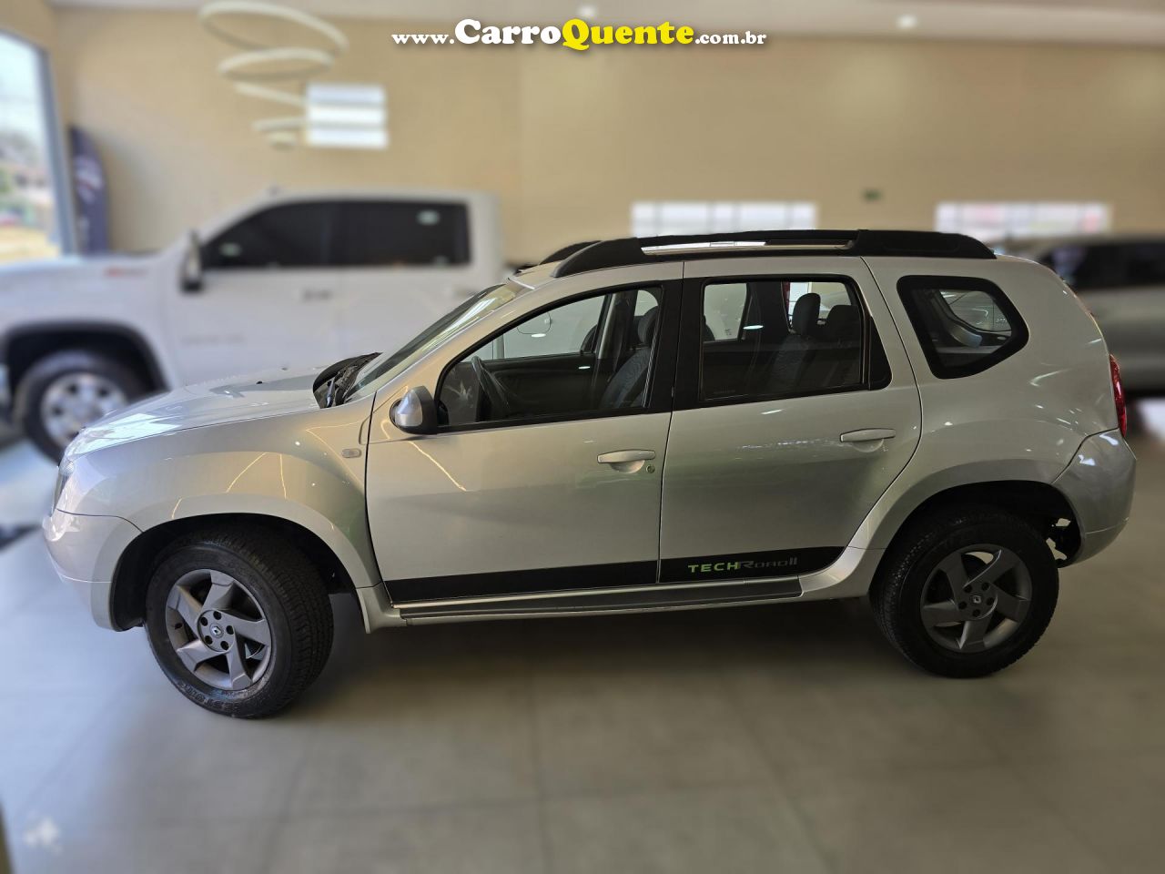 RENAULT   DUSTER TECHROAD 2.0 HI-FLEX 16V AUT.   PRATA 2014 2.0 GASOLINA - Loja