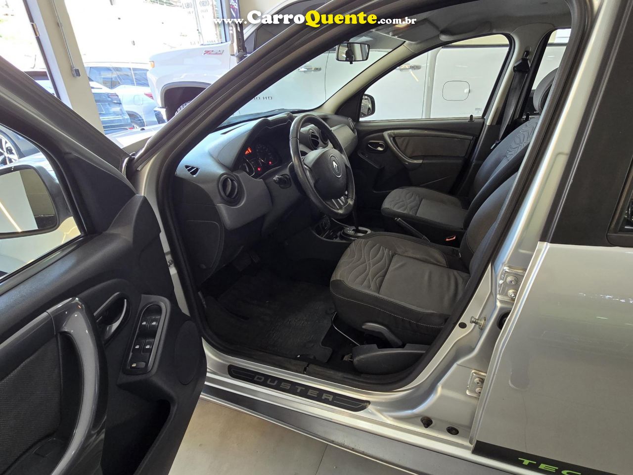 RENAULT   DUSTER TECHROAD 2.0 HI-FLEX 16V AUT.   PRATA 2014 2.0 GASOLINA - Loja