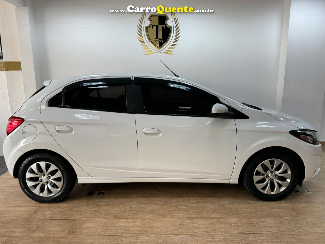 CHEVROLET   ONIX HATCH LT 1.4 8V FLEXPOWER 5P MEC.   BRANCO 2018 1.4 FLEX - Loja