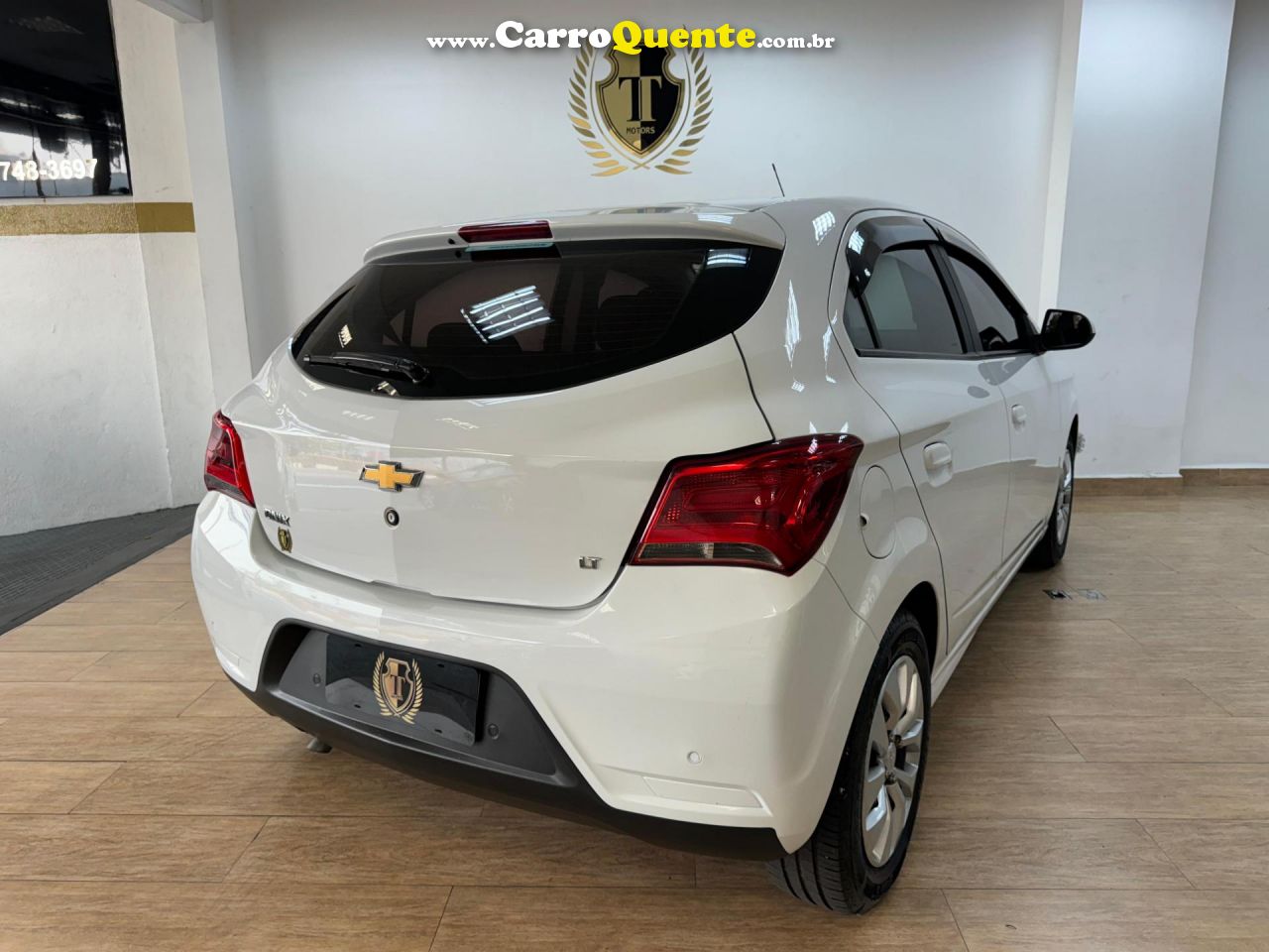 CHEVROLET   ONIX HATCH LT 1.4 8V FLEXPOWER 5P MEC.   BRANCO 2018 1.4 FLEX - Loja