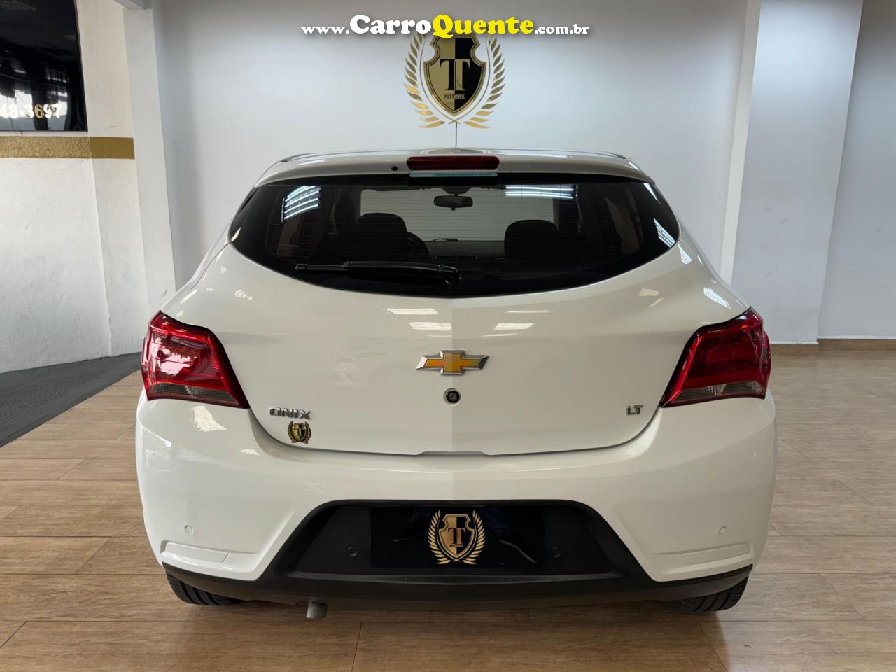 CHEVROLET   ONIX HATCH LT 1.4 8V FLEXPOWER 5P MEC.   BRANCO 2018 1.4 FLEX - Loja