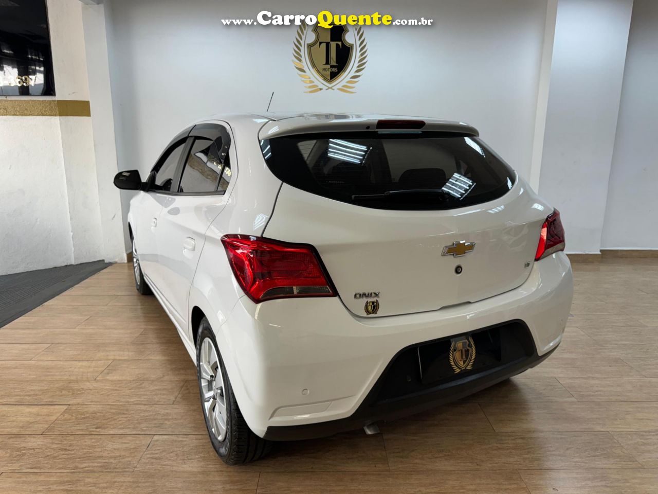 CHEVROLET   ONIX HATCH LT 1.4 8V FLEXPOWER 5P MEC.   BRANCO 2018 1.4 FLEX - Loja