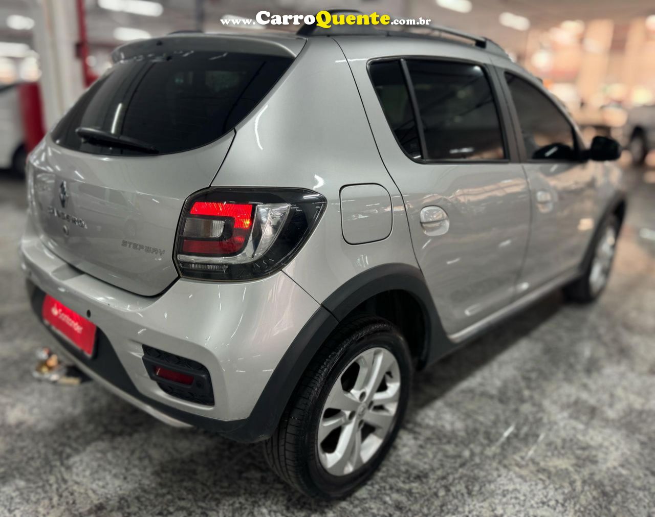 RENAULT   SANDERO STEPWAY FLEX 1.6 16V 5P   PRATA 2017 1.6 FLEX - Loja