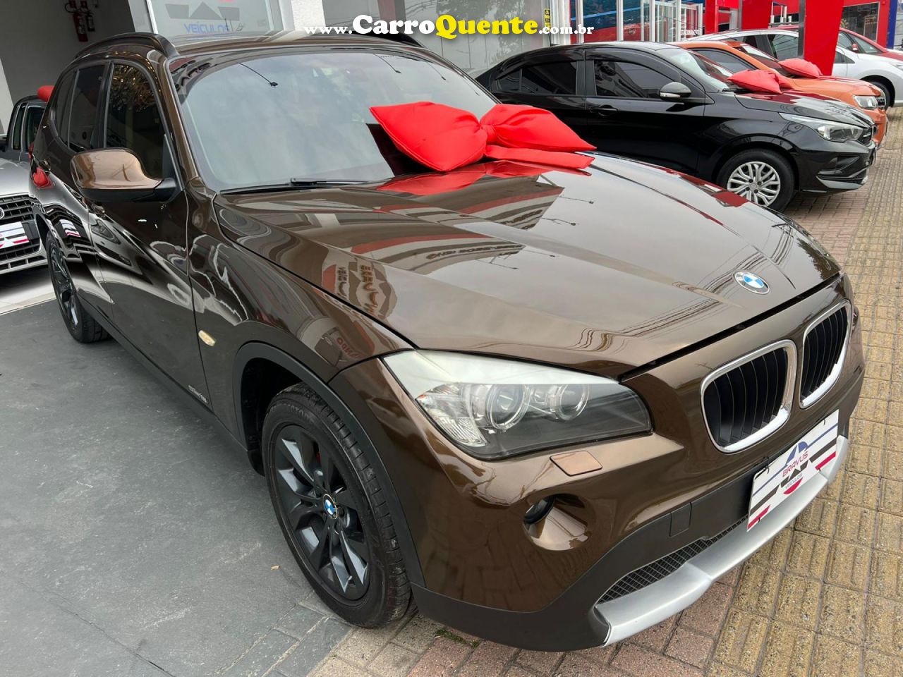 BMW   X1 SDRIVE 18I 2.0 16V 4X2 AUT.   MARROM 2011 2.0 GASOLINA - Loja