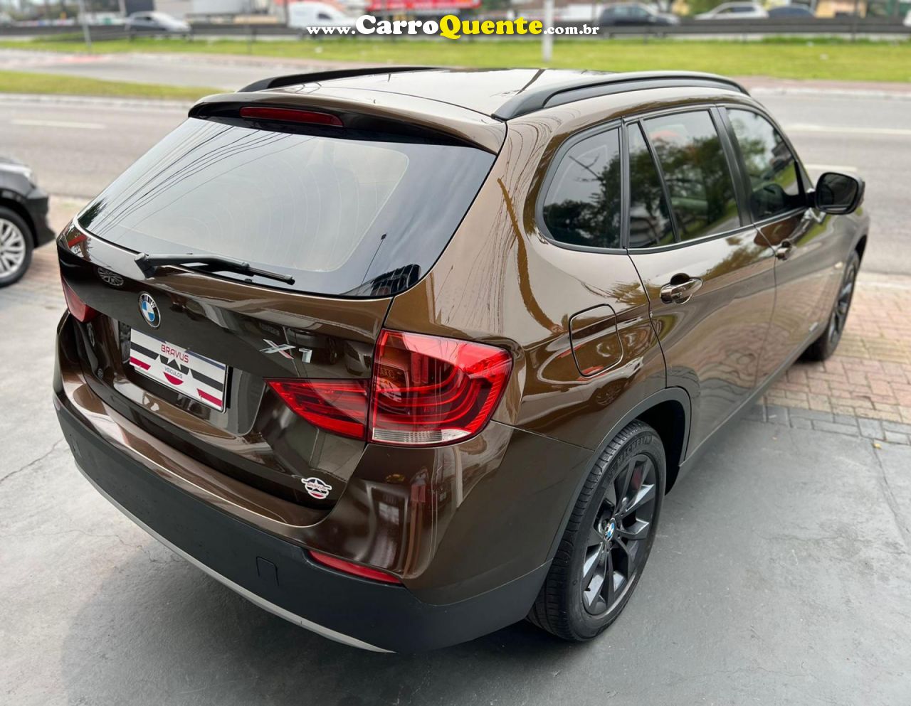 BMW   X1 SDRIVE 18I 2.0 16V 4X2 AUT.   MARROM 2011 2.0 GASOLINA - Loja