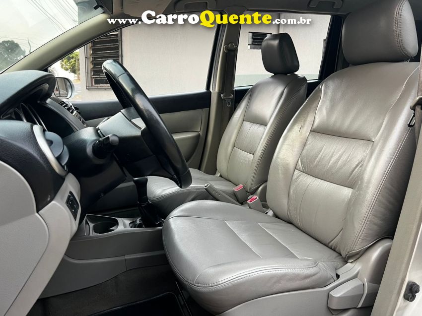 Nissan LIVINA 1.6 SL 16V FLEX 4P MANUAL - Loja