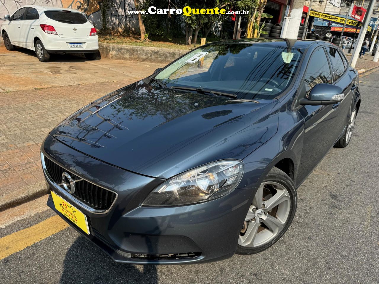 VOLVO   V40 T-4 KINETIC 2.0 AUT.   AZUL 2018 2.0 GASOLINA - Loja