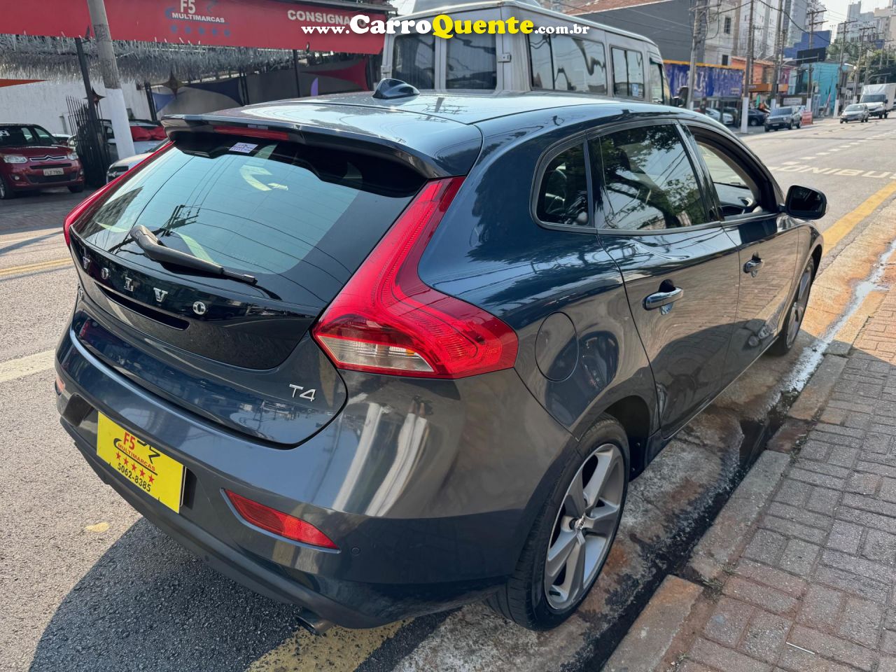 VOLVO   V40 T-4 KINETIC 2.0 AUT.   AZUL 2018 2.0 GASOLINA - Loja