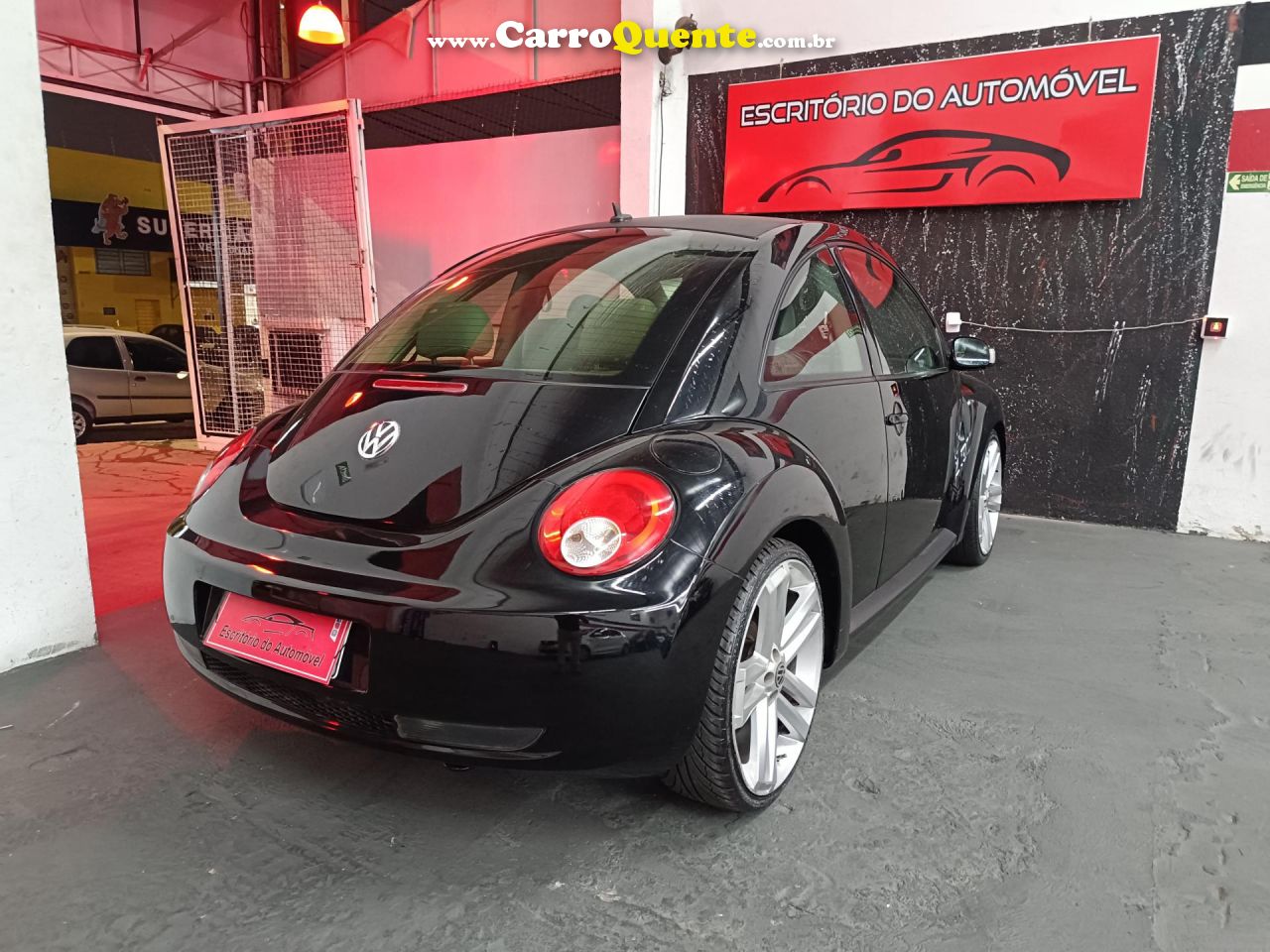 VOLKSWAGEN   NEW BEETLE 2.0 MI MEC.AUT.   PRETO 2009 2.0 GASOLINA - Loja