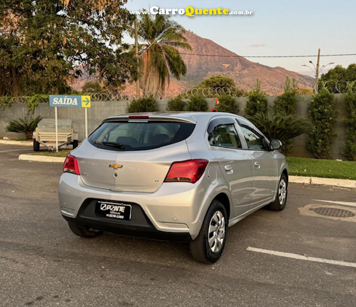 CHEVROLET   ONIX HATCH LT 1.0 8V FLEXPOWER 5P MEC.   PRATA 2018 1.0 FLEX - Loja