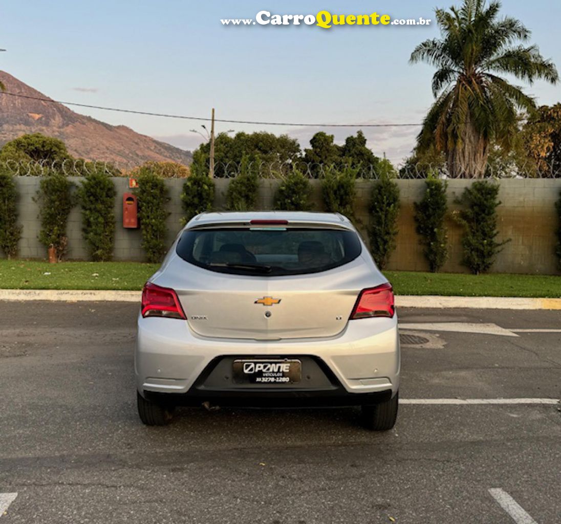CHEVROLET   ONIX HATCH LT 1.0 8V FLEXPOWER 5P MEC.   PRATA 2018 1.0 FLEX - Loja
