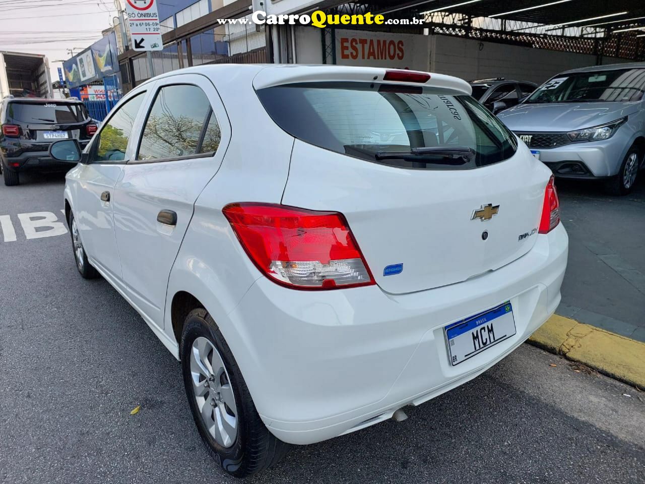 CHEVROLET   ONIX HATCH JOY 1.0 8V FLEX 5P MEC.   BRANCO 2017 1.0 FLEX - Loja