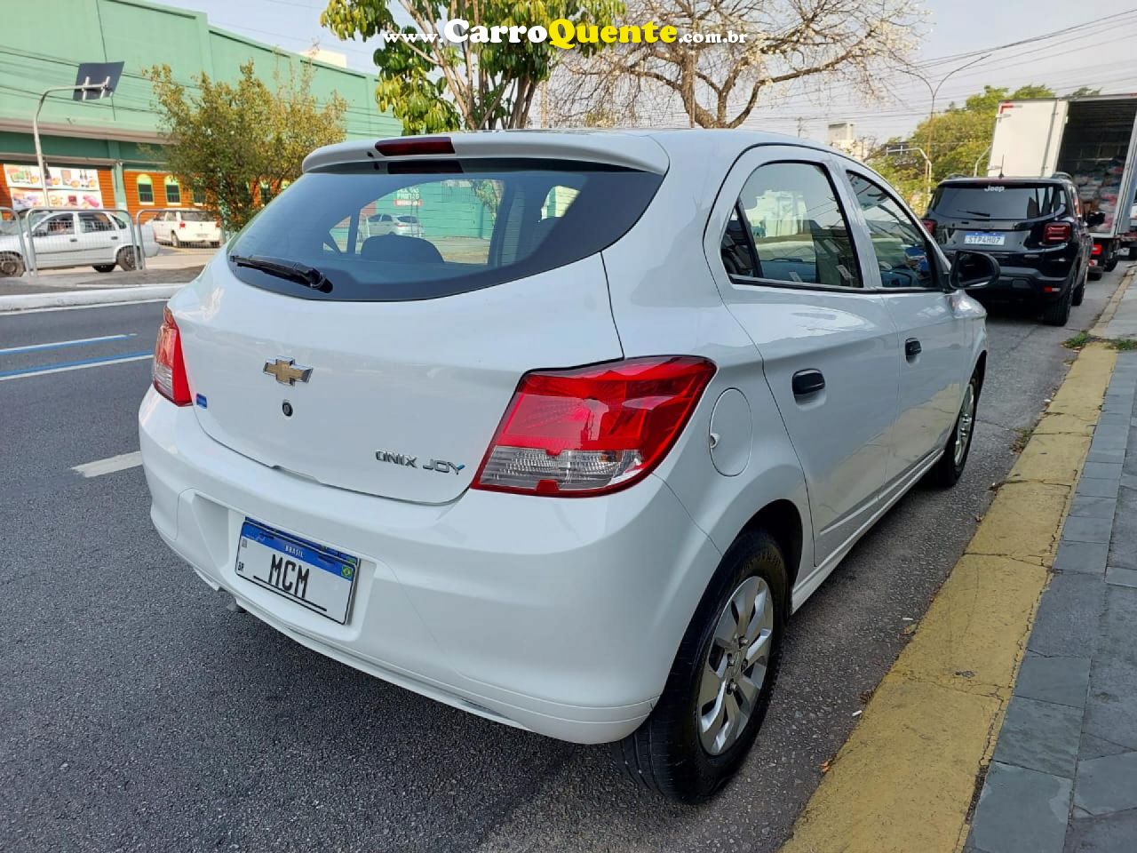 CHEVROLET   ONIX HATCH JOY 1.0 8V FLEX 5P MEC.   BRANCO 2017 1.0 FLEX - Loja