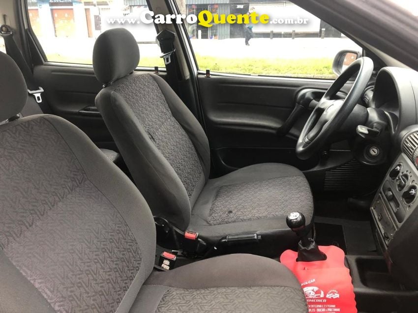 Chevrolet CORSA 1.0 MPFI CLASSIC 8V GASOLINA 4P MANUAL - Loja