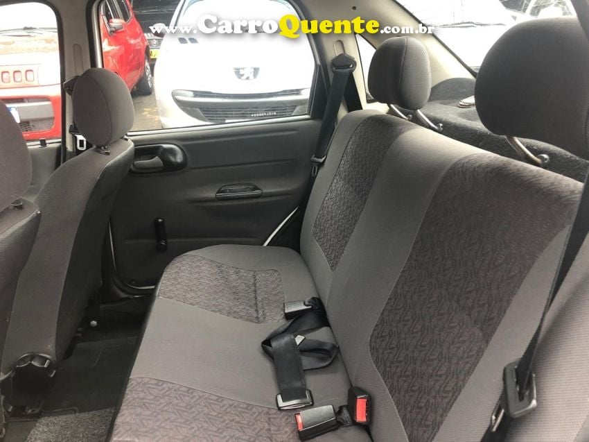 Chevrolet CORSA 1.0 MPFI CLASSIC 8V GASOLINA 4P MANUAL - Loja