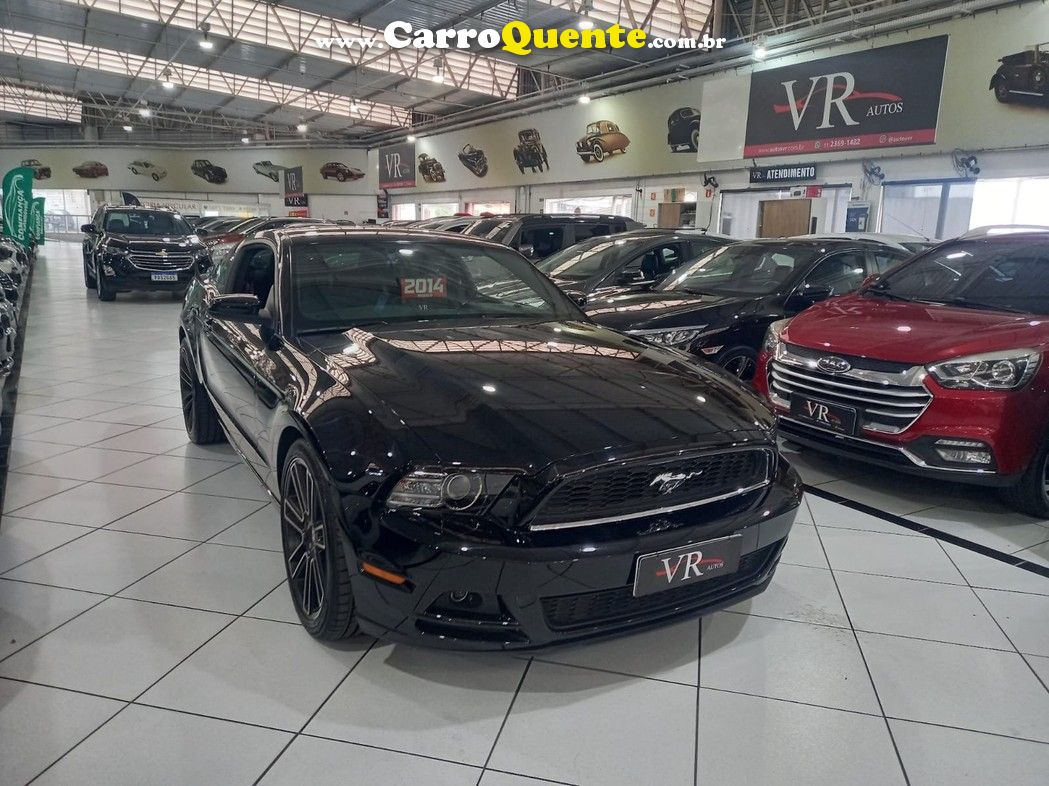 FORD MUSTANG 3.7 COUPE V6 4V TI-VCT UNICO DONO MUITO NOVO!! - Loja