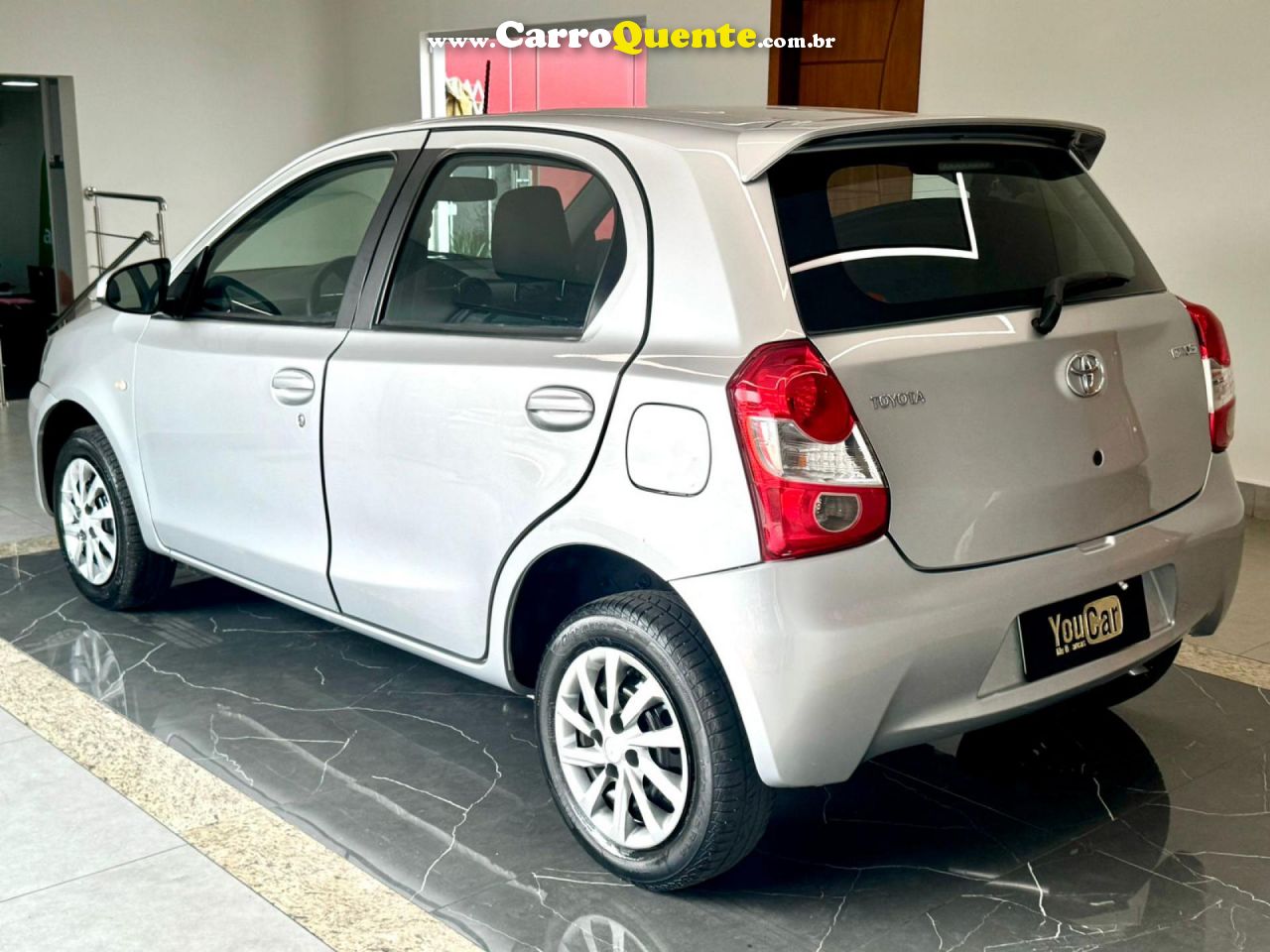 TOYOTA   ETIOS X 1.3 FLEX 16V 5P MEC.   PRATA 2017 1.3 FLEX - Loja