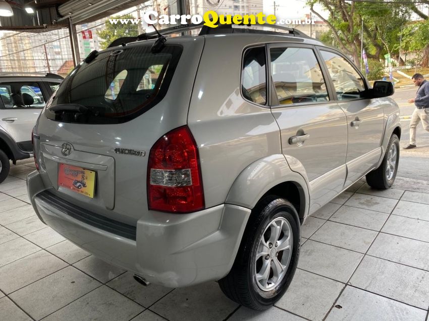 Hyundai TUCSON 2.0 MPFI GL 16V 142CV 2WD GASOLINA 4P MANUAL - Loja