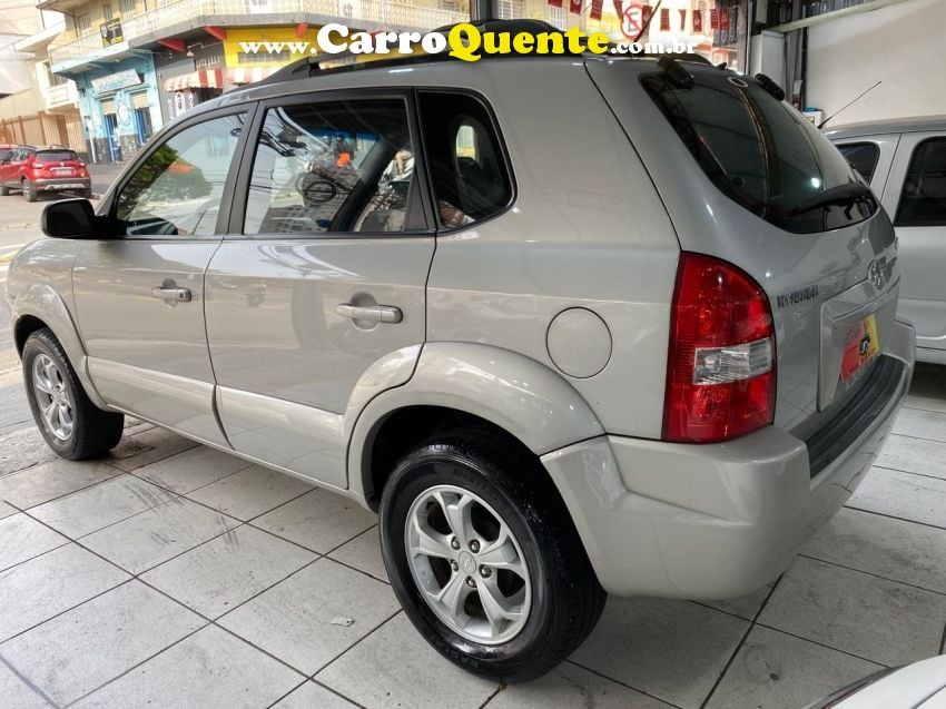 Hyundai TUCSON 2.0 MPFI GL 16V 142CV 2WD GASOLINA 4P MANUAL - Loja