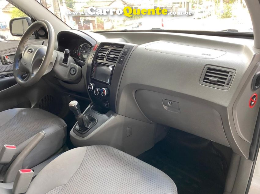 Hyundai TUCSON 2.0 MPFI GL 16V 142CV 2WD GASOLINA 4P MANUAL - Loja