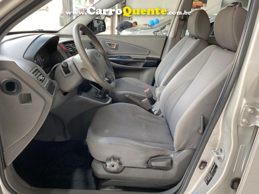 Hyundai TUCSON 2.0 MPFI GL 16V 142CV 2WD GASOLINA 4P MANUAL - Loja