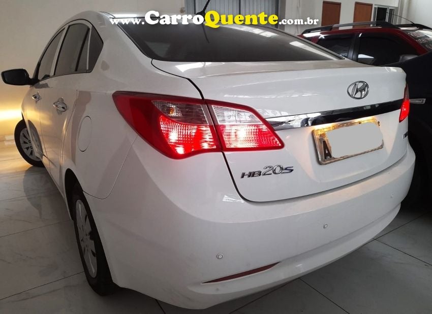 Hyundai HB20S 1.0 COMFORT PLUS 12V FLEX 4P MANUAL - Loja