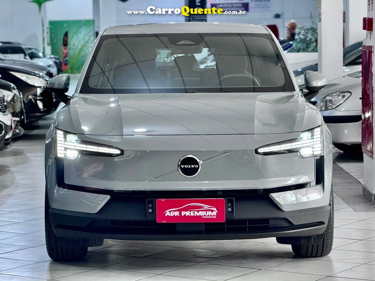 VOLVO EX30 51 KW ELÉTRICO CORE - Loja