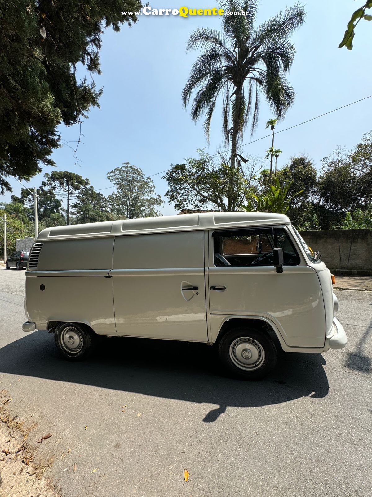 VOLKSWAGEN KOMBI 1.4 MI FURGÃO 8V - Loja