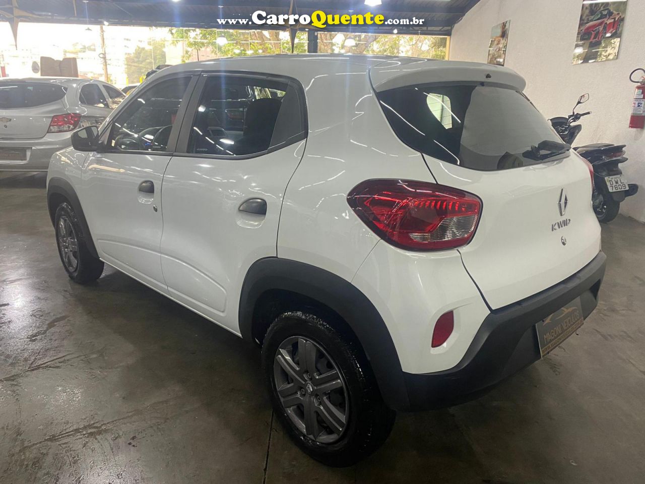 RENAULT   KWID ZEN 1.0 FLEX 12V 5P MEC.   BRANCO 2023 1.0 FLEX - Loja