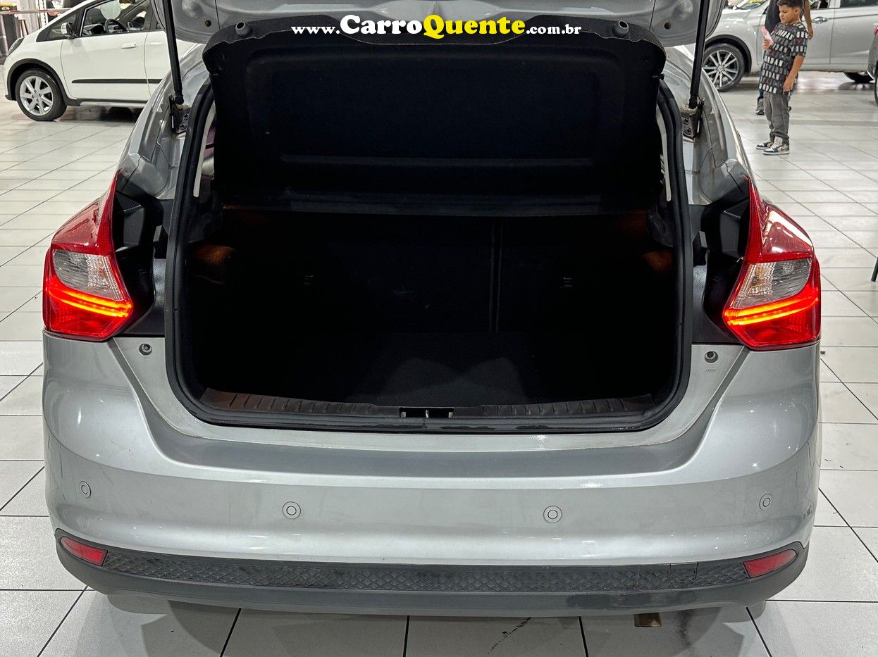 FORD FOCUS 2.0 TITANIUM PLUS HATCH 16V - Loja