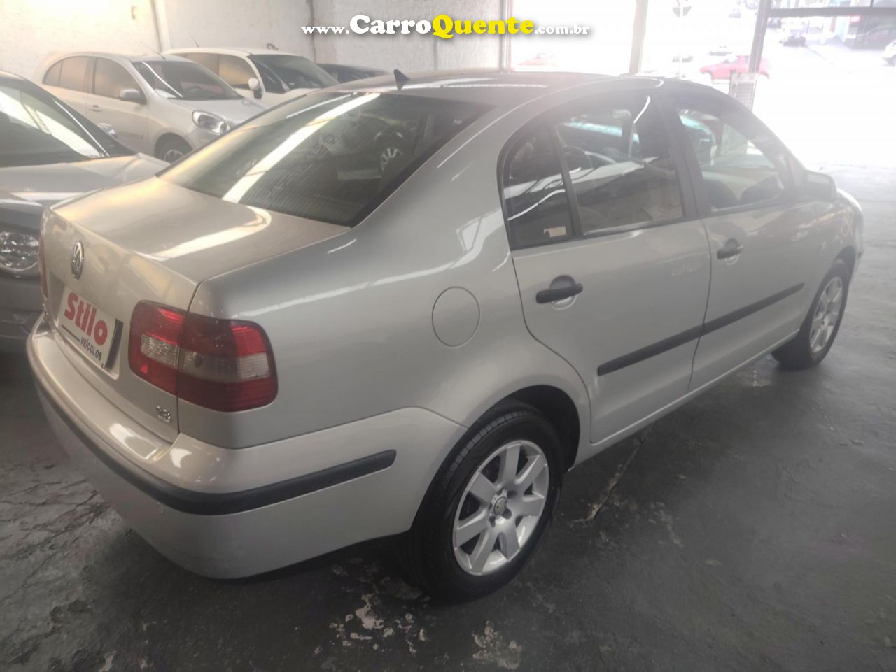 VOLKSWAGEN   POLO SEDAN 1.6 MI 101CV 8V 4P   PRATA 2005 1.6 GASOLINA - Loja