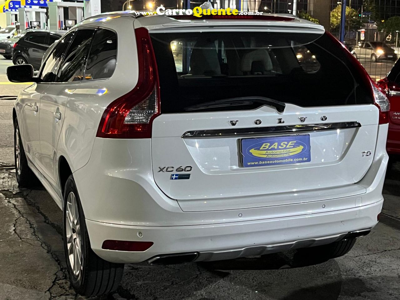 VOLVO   XC60 2.0 T5 MOMENTUM GASOLINA AUTOMÁTICO   BRANCO 2016 2.0 T GASOLINA - Loja