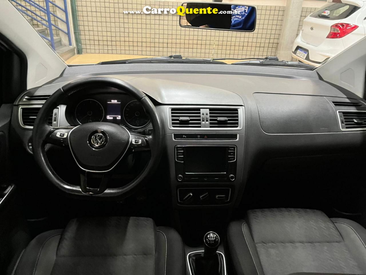 VOLKSWAGEN   FOX COMFORTLINE 1.6 FLEX 8V 5P   BRANCO 2018 1.6 FLEX - Loja