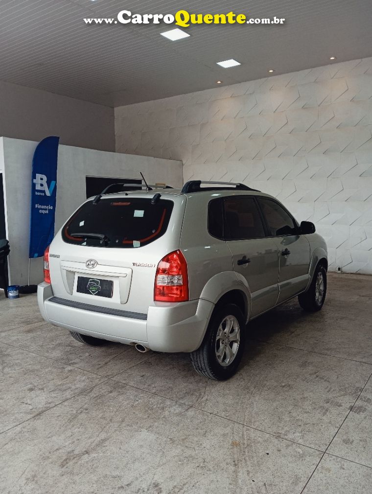 Hyundai TUCSON 2.0 MPFI GL 16V 142CV 2WD GASOLINA 4P MANUAL - Loja