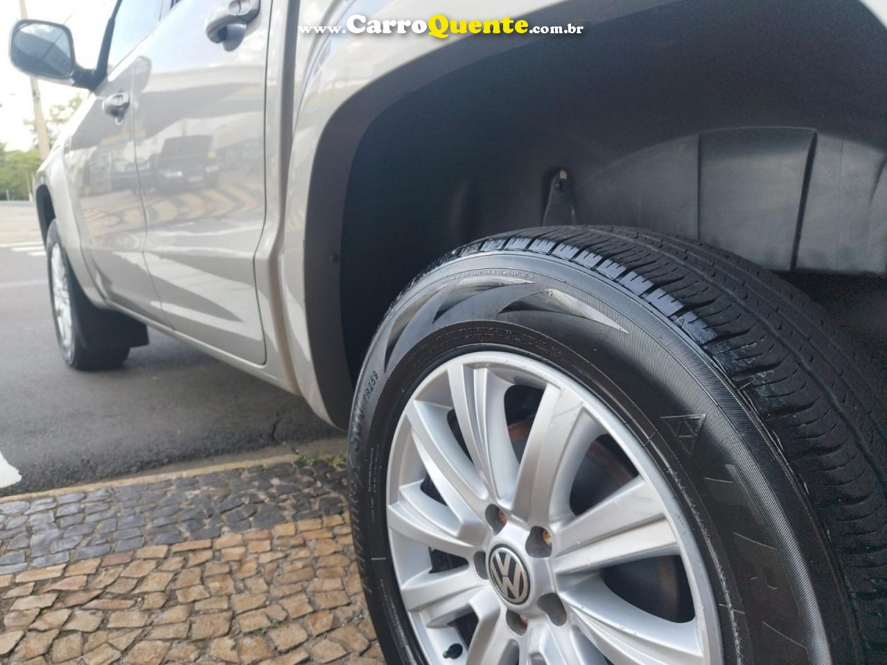 VOLKSWAGEN   AMAROK HIGH.CD 2.0 16V TDI 4X4 DIES. AUT   PRATA 2012 2.0 DIESEL - Loja