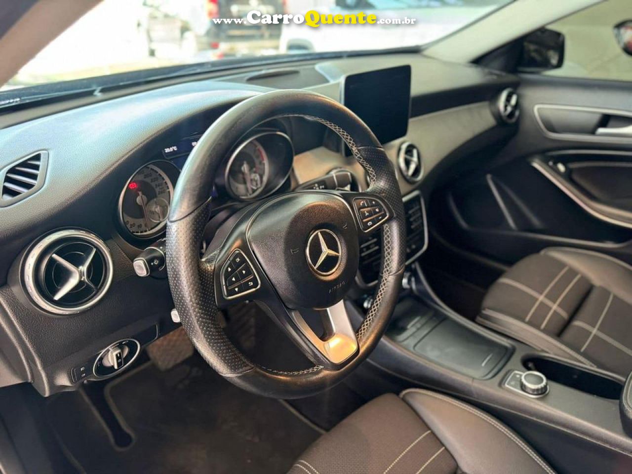 MERCEDES-BENZ   GLA 200 ENDURO 1.6 TB 16V FLEX AUT.   PRETO 2017 1.6 FLEX - Loja