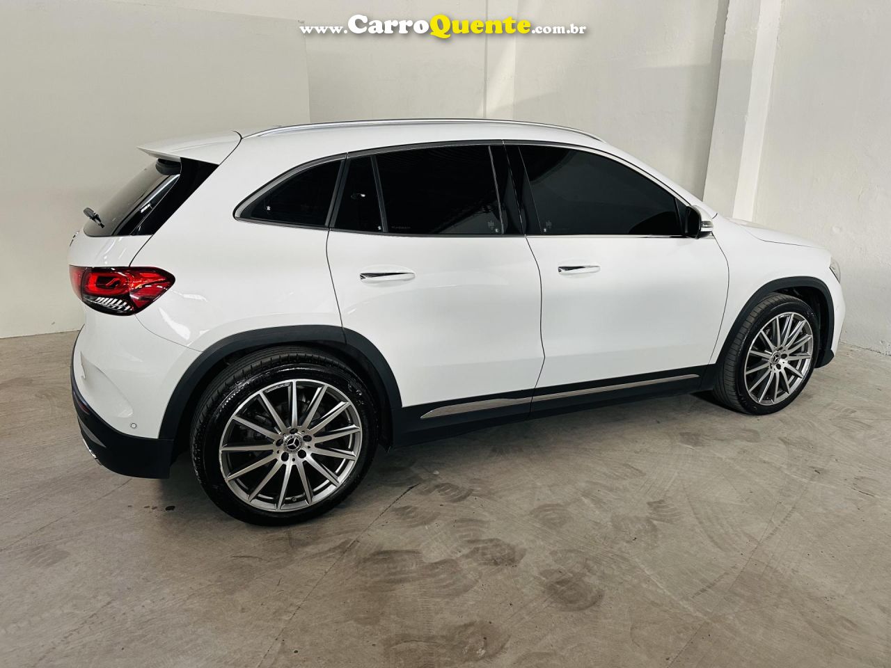 MERCEDES-BENZ   GLA 200 AMG LINE 1.3 16V TB AUT.   BRANCO 2023 1.3 GASOLINA - Loja