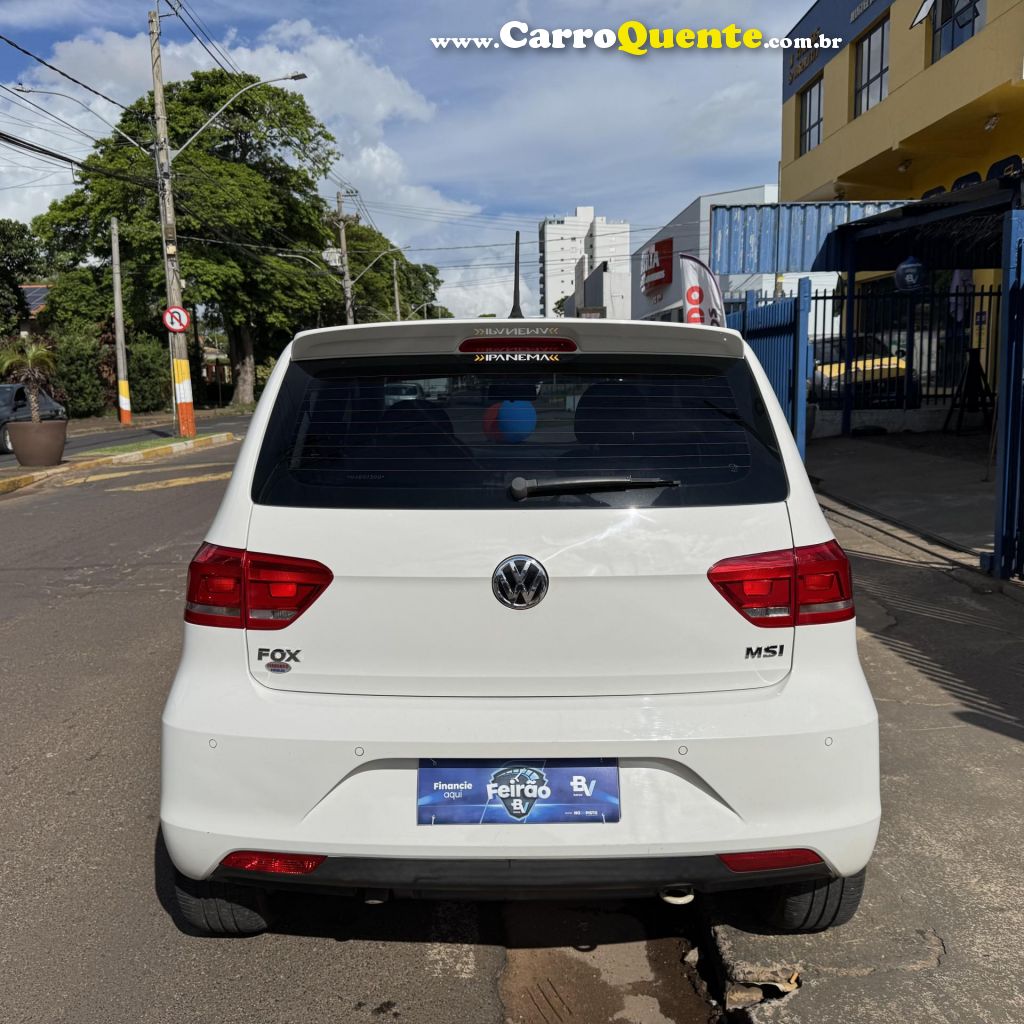 VOLKSWAGEN   FOX COMFORTLINE 1.6 FLEX 8V 5P   BRANCO 2017 1.6 FLEX - Loja