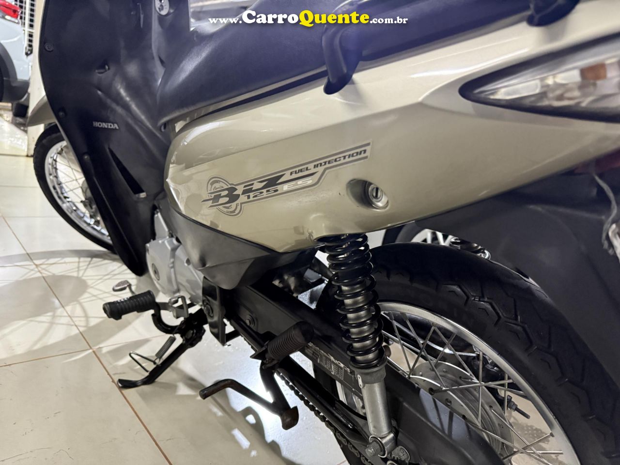 HONDA   BIZ 125 ES ES F.INJ.ES MIX F.INJECTION   BEGE 2010 125CC GASOLINA - Loja