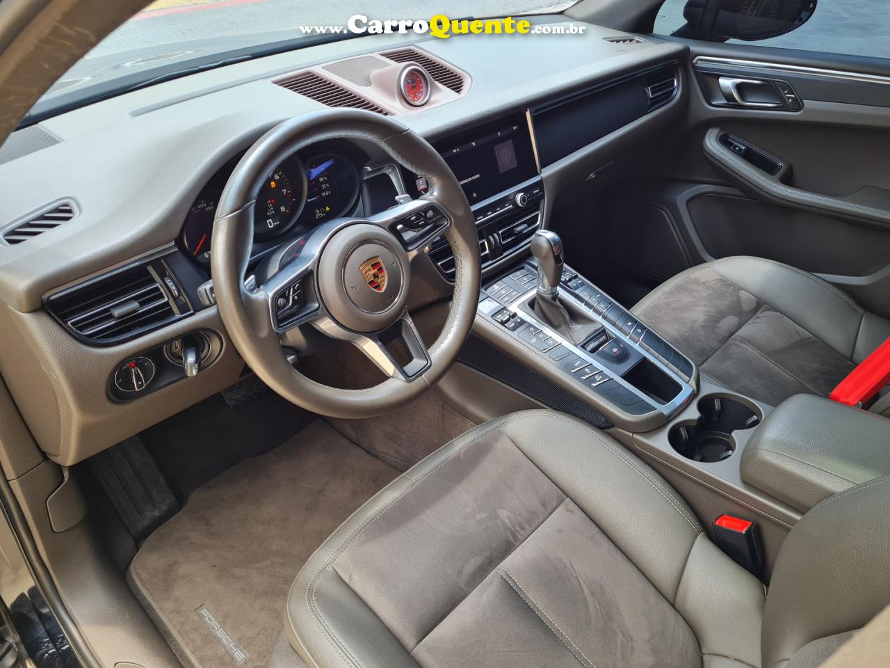 PORSCHE   MACAN 2.0 TURBO 237252CV   PRETO 2019 2.0 GASOLINA - Loja