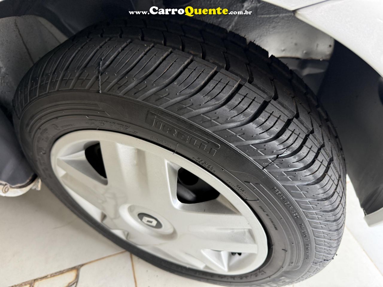 RENAULT   CLIO CAMPUS HI-FLEX 1.0 16V 3P   PRATA 2010 1.0 FLEX - Loja